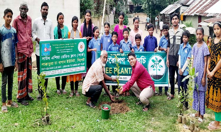 লাক্কাতুরা প্রাথমিক বিদ্যালয়ে, সাউথ এশিয়া রেডিও ক্লাবের, বৃক্ষরোপণ কর্মসূচি পালন