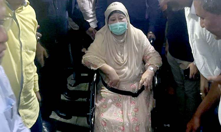 স্বাস্থ্য পরীক্ষার জন্য হাসপাতালে খালেদা জিয়া