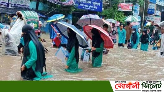 ফেনীতে ৪৪০ মিলিমিটার বৃষ্টিপাত, বেড়িবাঁধে ভাঙ্গন
