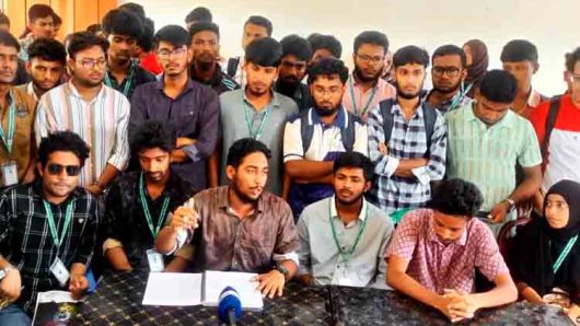 সুবিপ্রবি শিক্ষার্থীরা বাসের দাবিতে ৮ দিনের আল্টিমেটাম