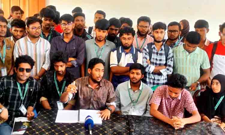 সুবিপ্রবি শিক্ষার্থীরা বাসের দাবিতে ৮ দিনের আল্টিমেটাম