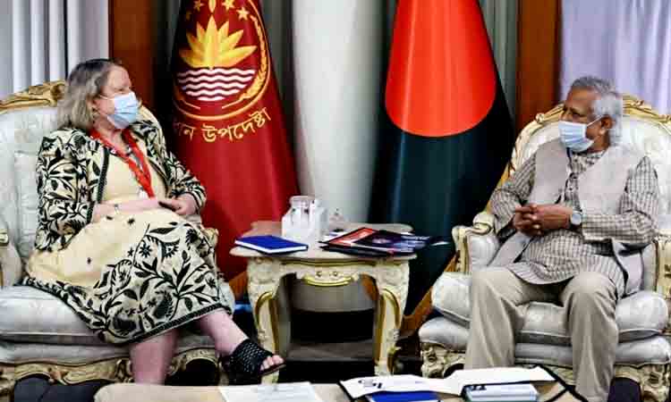 বিভ্রান্তিকর তথ্য ও ভুয়া খবরই আমাদের প্রধান সমস্যা : প্রধান উপদেষ্টা