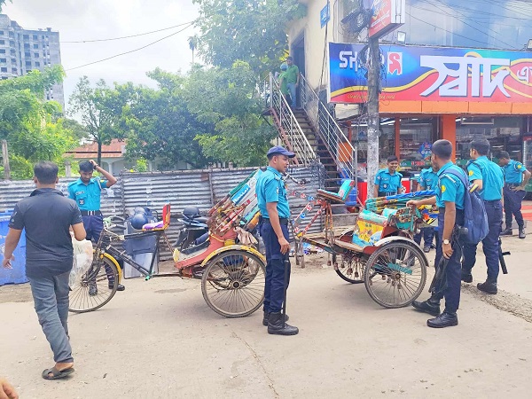 মহানগরীতে আবার চলতে শুরু করেছে অবৈধ ব্যাটারিচালিত যানবাহন