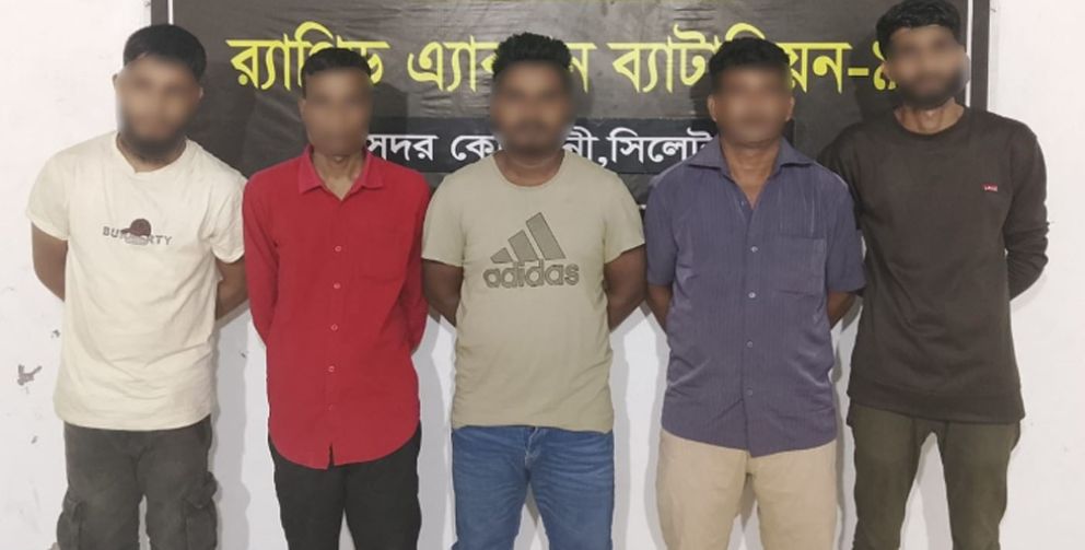 অনলাইন জুয়াড়ি দলের ৫ সদস্য গ্রেফতার