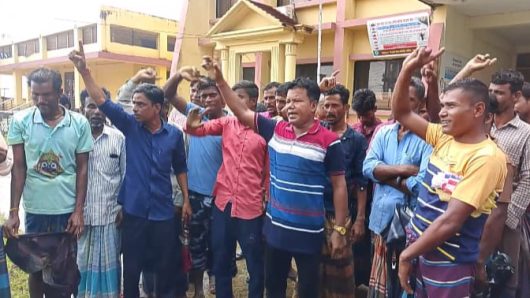 শাল্লায় তালিকায় স্বজন প্রীতি কৃষকদের প্রতিবাদ মিছিল
