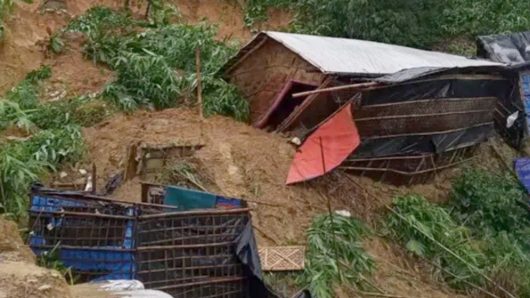 রোহিঙ্গা ক্যাম্পে পাহাড় ধসে ৫ শিক্ষার্থীর মৃত্যু