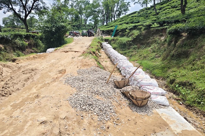 শ্রীমঙ্গলের কালিঘাট-হোসনাবাদ সড়ক সংস্কারে অনিয়ম
