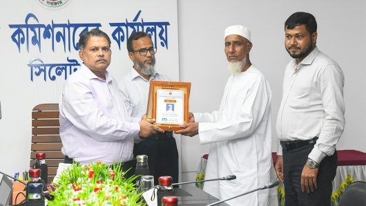 পরিবেশ রক্ষায় ব্যক্তিগত উদ্যোক্তাদের আদর্শ অনুসরণ করা সবার কর্তব্য -বিভাগীয় কমিশনার