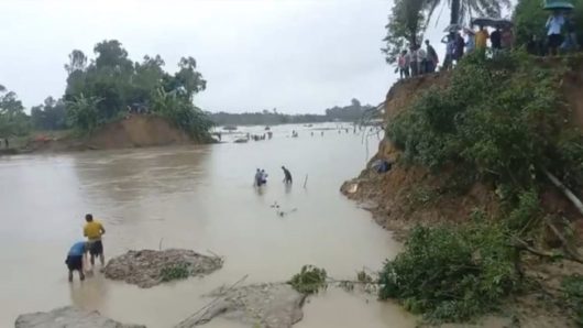 অবৈধ বালু উত্তোলনে ভাঙছে খোয়াই নদী