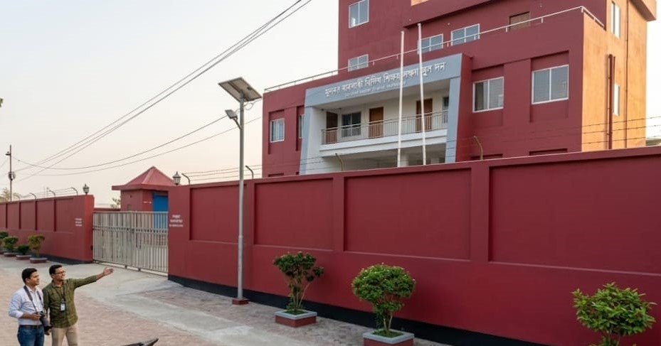 দুর্গম হাওরাঞ্চল শাল্লায় সড়ক সংকট: পানিতে ডুবছে ফায়ার সার্ভিসের পথ, ঝুঁকিতে জরুরি সেবা
