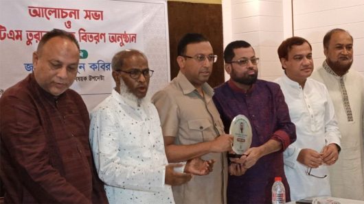 তুরাব স্মৃতি পদক পেলেন সাংবাদিক কাদের তাপাদার