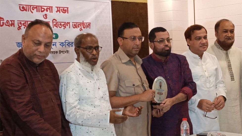 তুরাব স্মৃতি পদক পেলেন সাংবাদিক কাদের তাপাদার