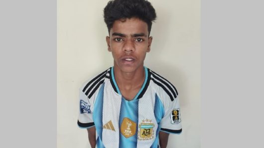 ৯০০ পিস ইয়াবাসহ বন্দরবাজার থেকে আটক ১