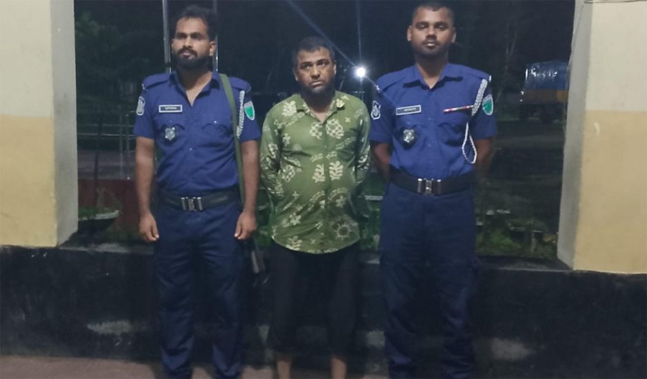 সিলেটের ভোলাগঞ্জে অবৈধ বালু তোলার দায়ে একজন আটক