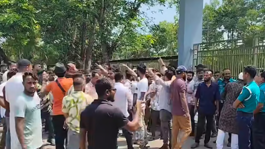 ফ্যামিলি কার্ড শুমারির নিয়োগ নিয়ে দক্ষিণ সুরমার ইউএনও কার্যালয়ে তালা দিল যুবদলু-ছাত্রদল