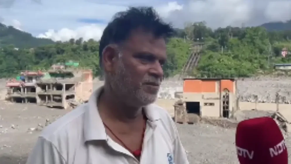 লোমহর্ষক বর্ণনা চোখের সামনে কয়েক সেকেন্ডেই ভেসে গেল স্ত্রী-সন্তান’