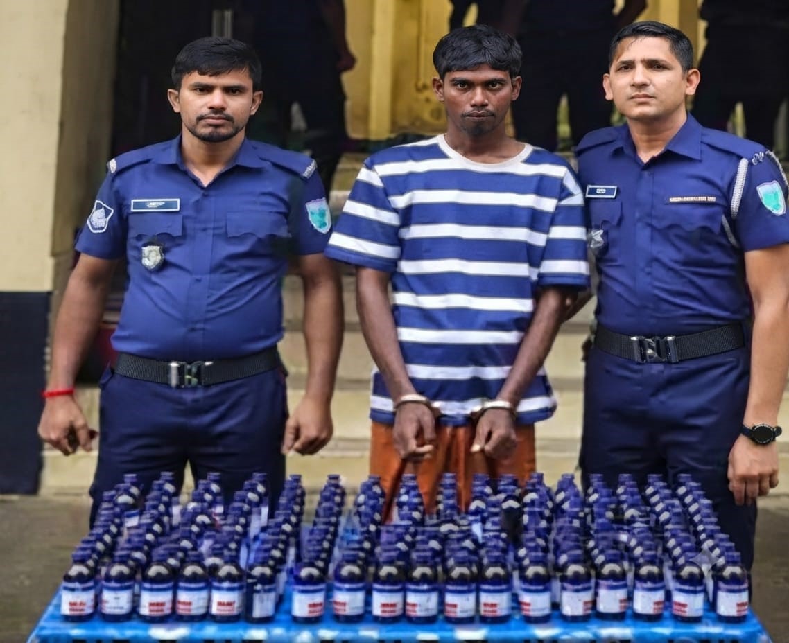 গোয়াইনঘাটে বিশেষ অভিযানে ১৭০ বোতল ভারতীয় নিষিদ্ধ কফ সিরাপ উদ্ধার, গ্রেপ্তার ১