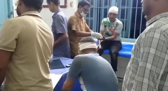 পারিবারিক বিরোধের জেরে কিশোর গ্যাংয়ের হামলার অভিযোগ, হাসপাতালে গিয়েও রক্ষা পেলেন না আহতরা-