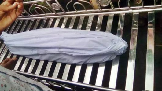 সবুজবাগে ভবনের কার্নিশ পরে ভাঙারি ব্যবসায়ী আহত আইডি কার্ড না থাকায় চিকিৎসা অবহেলার মৃত্যুর অভিযোগ,আপস-মীমাংসার চেষ্টা