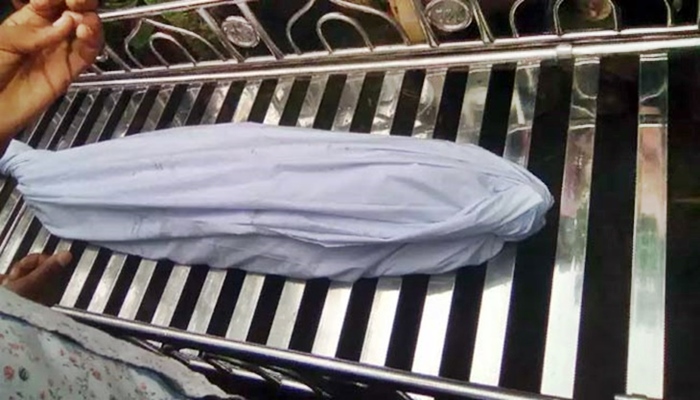 সবুজবাগে ভবনের কার্নিশ পরে ভাঙারি ব্যবসায়ী আহত আইডি কার্ড না থাকায় চিকিৎসা অবহেলার মৃত্যুর অভিযোগ,আপস-মীমাংসার চেষ্টা