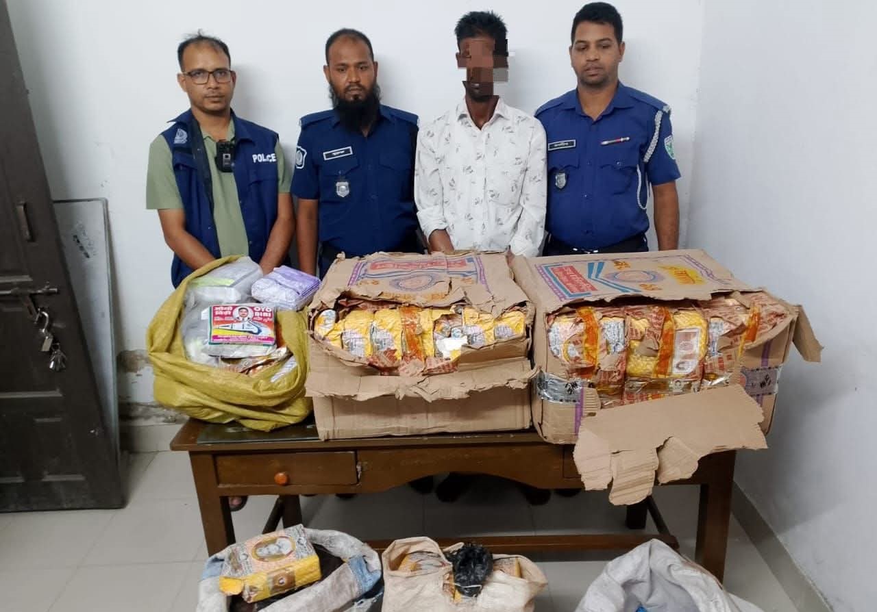 চতুল বাজারে পুলিশের অভিযান: ভারতীয় বিড়িসহ আটক ১