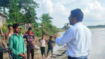 প্রবাসী জাবের চৌধুরীর লোক কর্তৃক নৌকার সুকানিকে মারধর আটকে চাঁদা দাবি বিপাকে ইজারাদার ক্ষতির আসংখ্যা