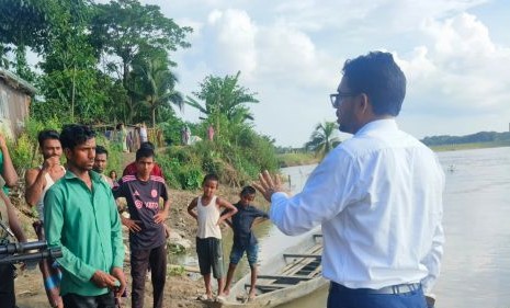 প্রবাসী জাবের চৌধুরীর লোক কর্তৃক নৌকার সুকানিকে মারধর আটকে চাঁদা দাবি বিপাকে ইজারাদার ক্ষতির আসংখ্যা