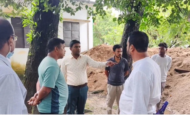 লুটের বালু ইউএনও অফিসের সামনে মজুত জব্দের নির্দেশ