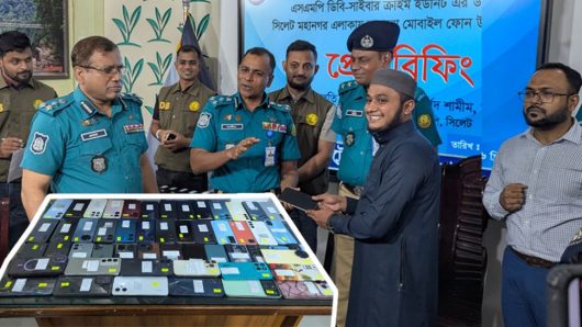 মালিকদের অর্ধশত মোবাইল ফেরত দিল পুলিশ