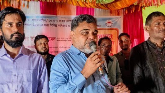 বড়লেখায় চা বাগান শ্রমিক ও অসচ্ছল পরিবারের মাঝে অনুদান-উপকরণ বিতরণ