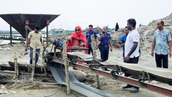 ইসিএ এলাকায় অভিযান, ধ্বংস ১০ ড্রেজার ও ৬ এক্সকেভেটর