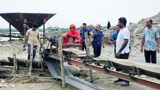 ইসিএ এলাকায় অভিযান, ধ্বংস ১০ ড্রেজার ও ৬ এক্সকেভেটর