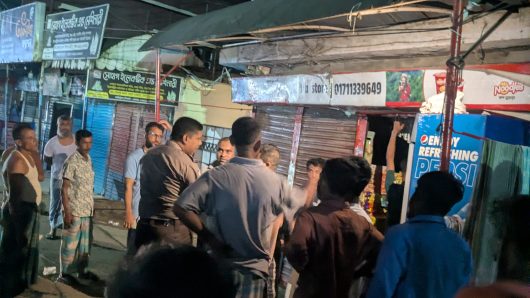 রাত ৯টার পর দোকান খোলা, সিলেট নগরে পুলিশের অভিযান