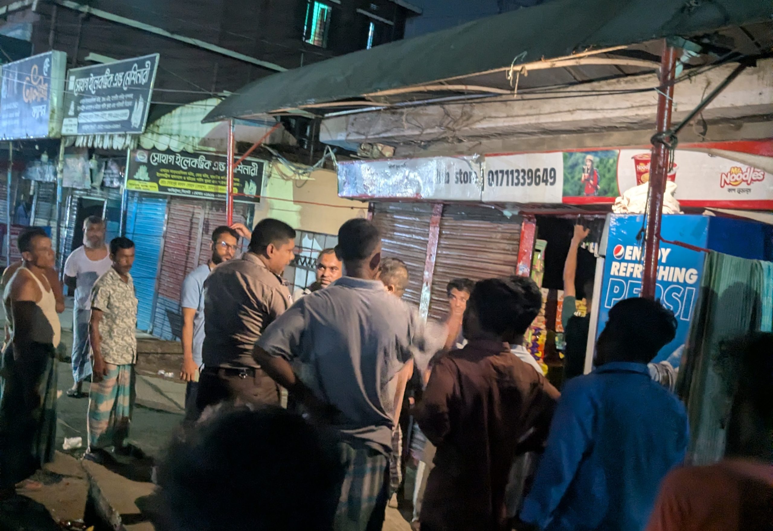 রাত ৯টার পর দোকান খোলা, সিলেট নগরে পুলিশের অভিযান
