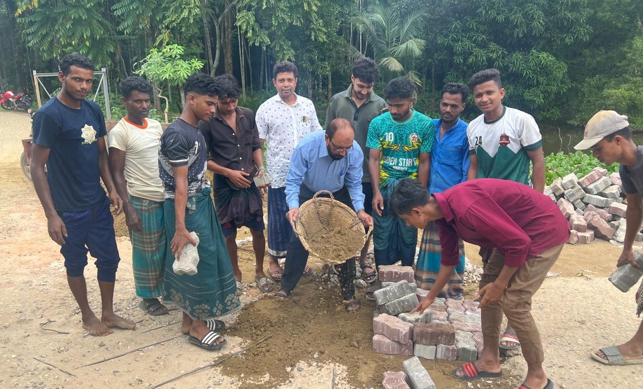 গাছবাড়ী-হরিপুর সড়ক সংস্কারে কানাইঘাট অ্যাসোসিয়েশন মেজরটিলা ও প্রবাসীদের উদ্যোগ
