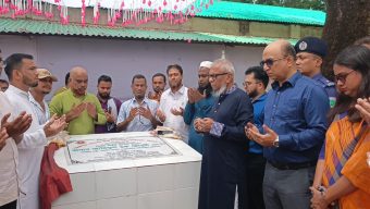 ৬-তলা একাডেমিক ভবন ভিত্তিপ্রস্তর স্থাপন ও  সুবিধা ভোগিদের মধ্যে বিভিন্ন সামগ্রী বিতরণ করেন  আরিফুল হক চৌধুরী, এম.পি.