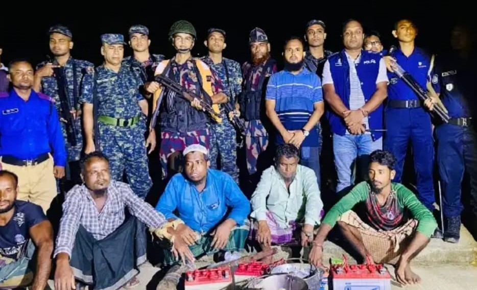 গোয়াইনঘাটে অবৈধ বালু উত্তোলনের বিরুদ্ধে অভিযান আটক-৬,২ নৌকা ধ্বংস, জরিমানা দেড় লাখ