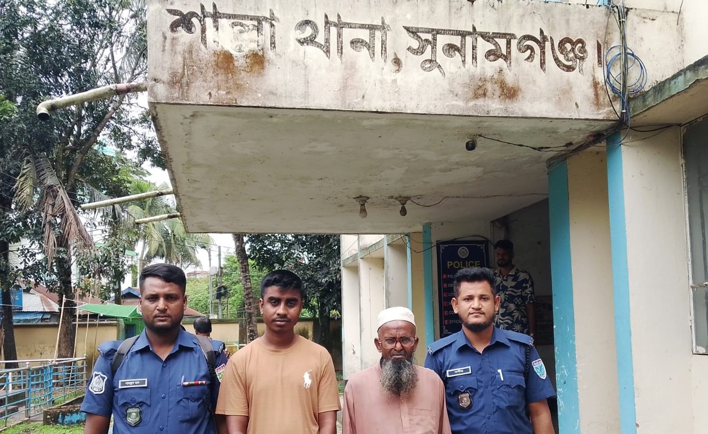 মার্কুলী গ্রামে পুলিশের অভিযান, গ্রেপ্তার ২