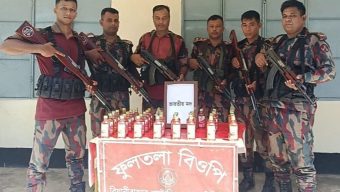 জুড়ী সীমান্তে ৩৮ বোতল ভারতীয় পূর্ব বটুলী এলাকা থেকে মদ জব্দ করেছে, ৫২ বিজিবি