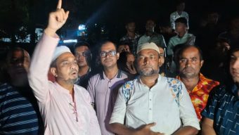 জৈন্তাপুরে স্বেচ্ছাসেবক দল নেতার উপর বিজিবি’র দায়ের করা মিথ্যা মামলা প্রত্যাহারের দাবী জানিয়ে রাস্তা অবরোধ