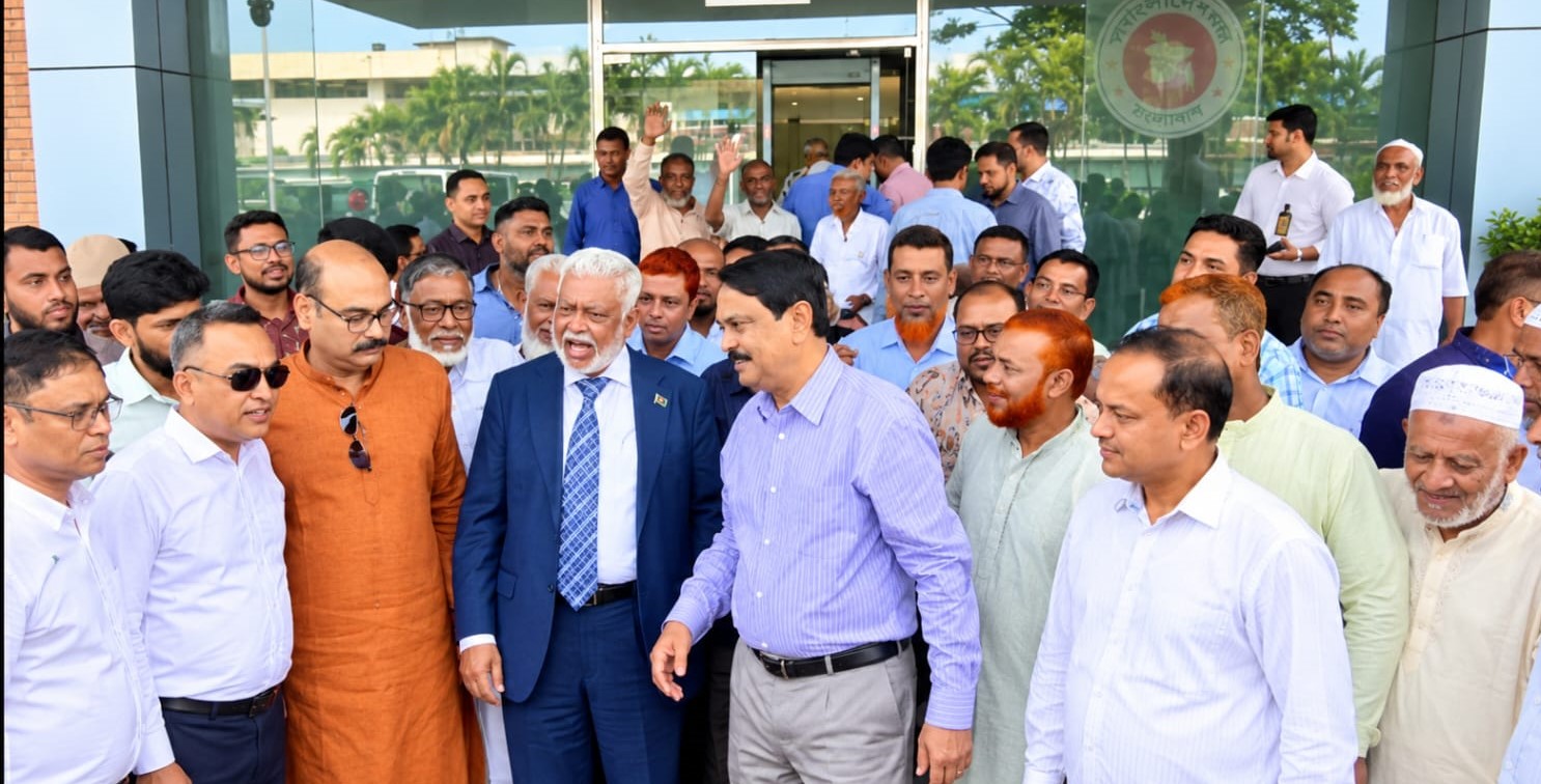 লন্ডন থেকে দেশে প্রত্যাবর্তন করলেন যুবদলের সাবেক কেন্দ্রীয় নেতা আশিক