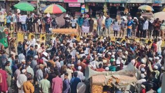 বড়লেখায় গৃহবধূর মৃত্যু: বিচারের দাবিতে মানববন্ধন পুলিশ বলছে আত্মহত্যা