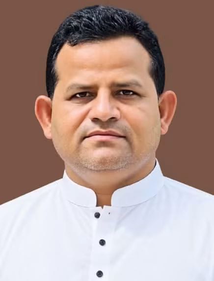 উমরাহ্ সফরের উদ্দেশ্যে রওনা হচ্ছেন ফয়জুর রহমান ফয়জু দোয়া চেয়েছেন সব শ্রেণী পেশার মানুষের কাছে