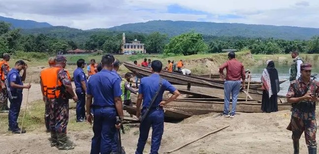 ধলাই নদীর ইজারা বহির্ভূত এলাকা থেকে অবৈধভাবে বালু উত্তোলনের বিরুদ্ধে উপজেলা টাস্কফোর্সের অভিযান