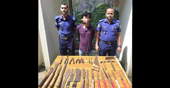 কুলাউড়ায় ডাকাতির প্রস্তুতিকালে দেশীয় অস্ত্র চোরাই আইপিএস ব্যাটারিসহ ২যুবক গ্রেপ্তার