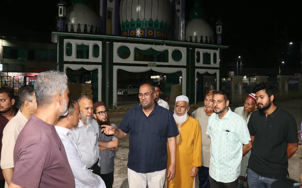 উন্নয়ন কাজ পরিদর্শনকালে সিসিক প্রশাসক  ঐতিহাসিক শাহী ঈদগাহকে দৃষ্টিনন্দন ও সংরক্ষিত স্থাপনা হিসেবে গড়ে তোলা হবে