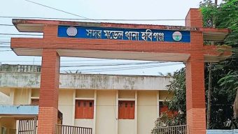 হ্যান্ডকাপসহ পালিয়ে গেলেন হত্যা মামলার আসামি!