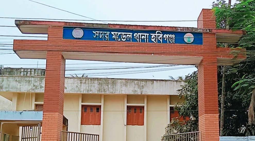 হ্যান্ডকাপসহ পালিয়ে গেলেন হত্যা মামলার আসামি!