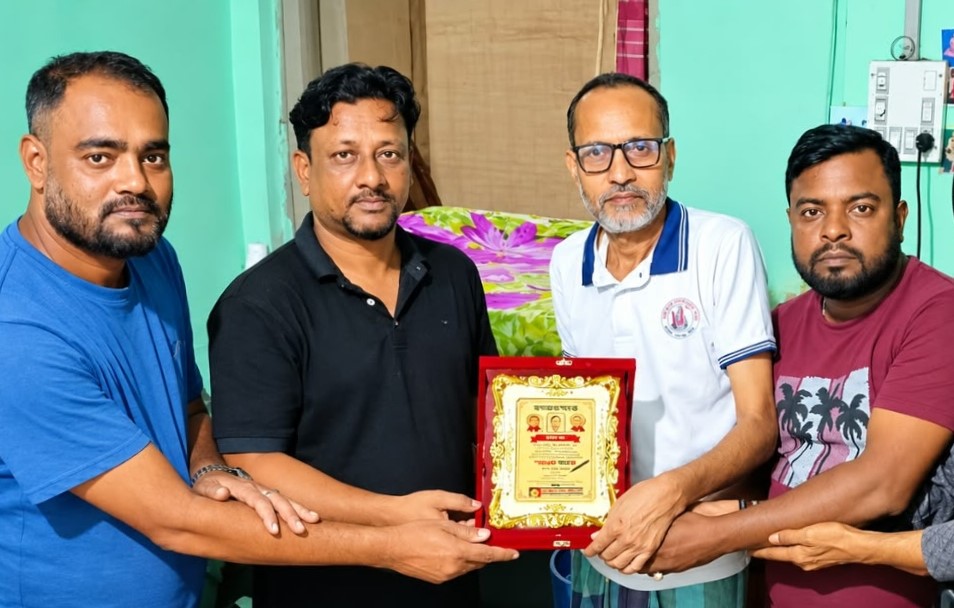 মাতৃজগতের ২৩তম প্রতিষ্ঠাবার্ষিকীতে সম্মাননা ক্রেস্ট পেলেন সিনিয়র সাংবাদিক সুনির্মল সেন