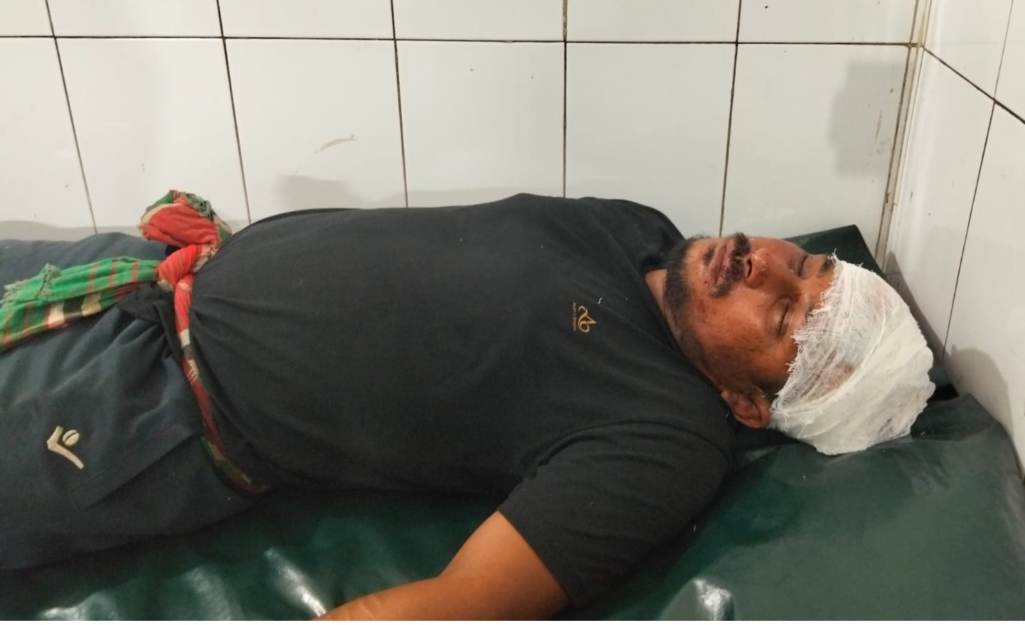 দিরাইয়ে বাঁশ কাটা নিয়ে সংঘর্ষ, হাসপাতালে চিকিৎসাধীন যুবকের ওপর ফের হামলা ও ভাঙচুর